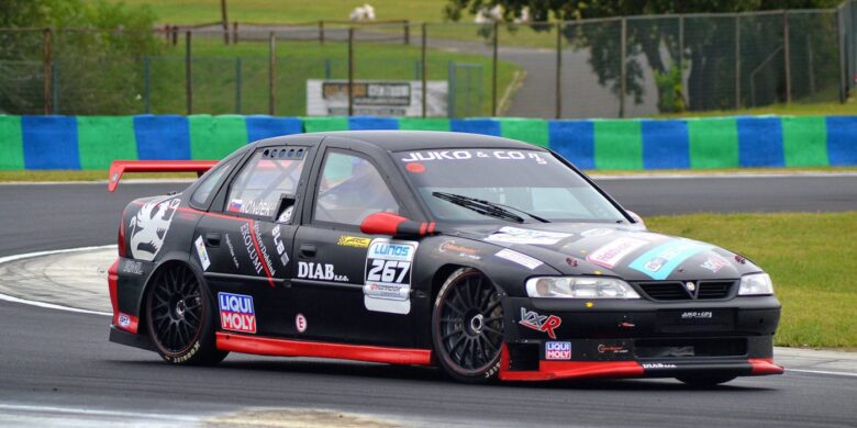 Julo Konček (SK) slovesnká závodní legenda - Vauhall Vectra STC - Carboniacup Hungaroring 2017